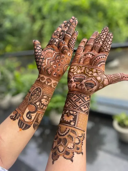 A beautiful outdoor shot of a full bridal mehandi featuring peacocks and other intricate patterns.