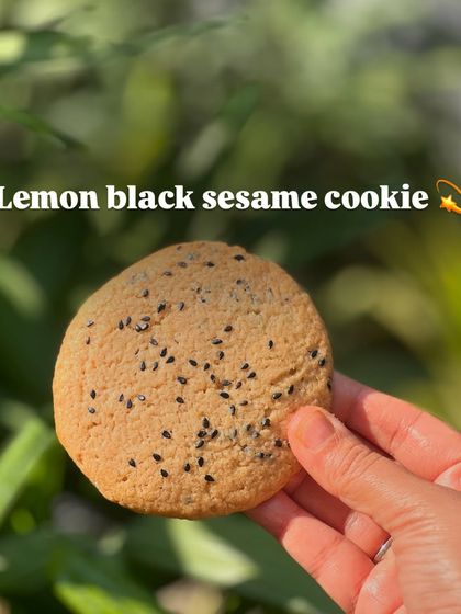 Our unique Lemon Black Sesame cookie. The zesty lemon and nutty sesame create a surprisingly delicious and sophisticated flavor.
