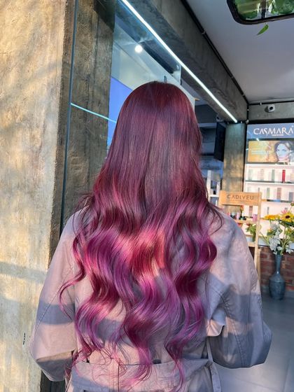 Another view of the red-violet color, showing how the waves help to blend the two shades together seamlessly.
