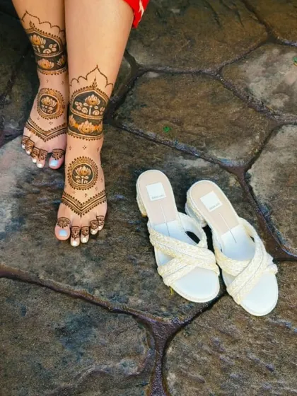 A beautiful lotus design for the feet, perfect for a festive occasion. The style is both traditional and chic.