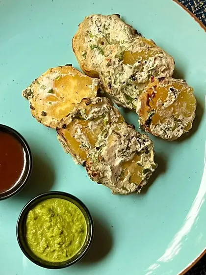 Savor the smoky, spiced perfection of our Rataloo Tikka Tandoori. Made from sweet potatoes, this dish is a delicious twist on tradition from our special Shravan menu.