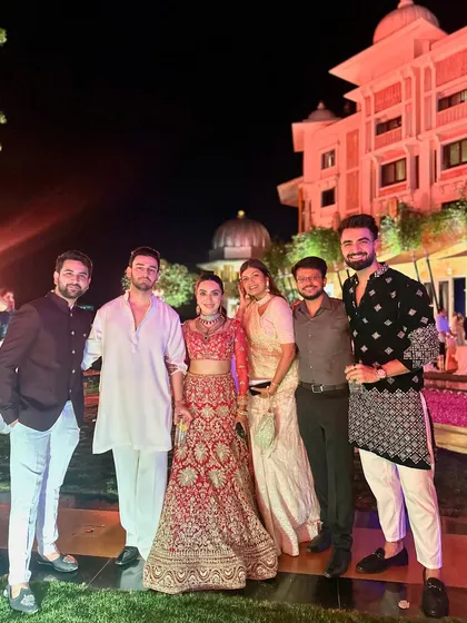 A group picture with the bride, groom, and friends against the backdrop of a beautiful palace wedding. These are the memories that last a lifetime.