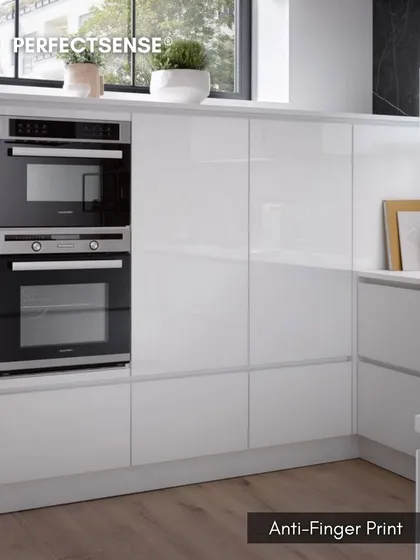 The anti-fingerprint properties of our PerfectSense® surfaces ensure that your high-gloss or matte cabinets always look clean and pristine with minimal effort.