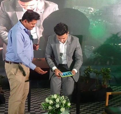 Audience participation is key to a successful corporate show. In this photo, I've invited a guest on stage to be part of an iPad illusion, making the magic interactive and creating a fun, engaging moment for everyone watching.