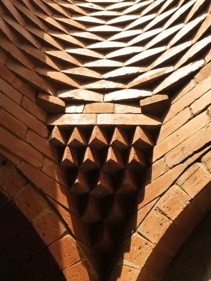 A close-up of the intricate corbelled brickwork supporting the dome. Each brick is carefully placed to create a pattern that is both decorative and essential to the structural integrity of the vault.