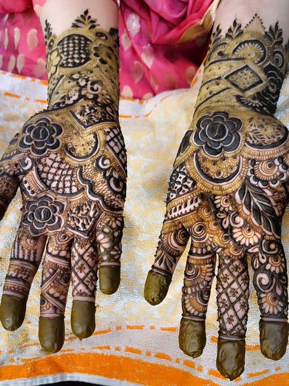Hajira Mehendi Artist - Mehndi Artist Services Modern & Minimalist Designs photo 43