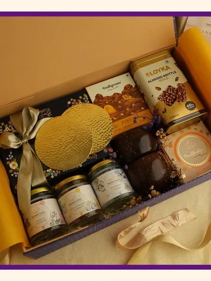 Celebrating Navratri with a royal purple theme. This elegant box is filled with premium goodies, perfect for gifting as you prepare for the upcoming Diwali festivities.
