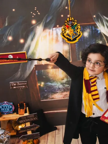 Mischief managed. For all the little wizards out there, my Harry Potter themed shoot is a dream come true. With a Gryffindor scarf, a magic wand, and a backdrop that feels straight out of Hogwarts, we can create some truly enchanting portraits.