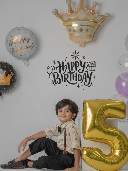 A relaxed portrait for a 5th birthday, using a giant number balloon and wall decals. My studio sessions can be customized with different props and backdrops.