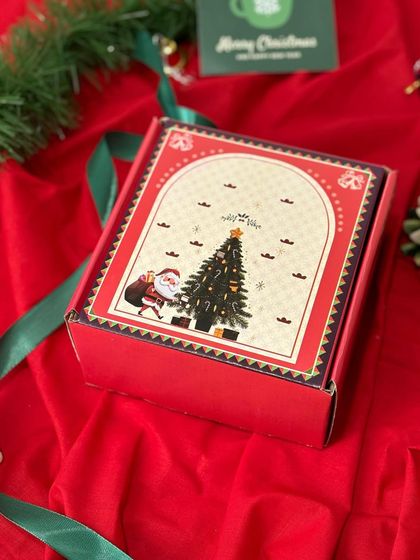 This classic red Christmas gift box features a charming Santa and tree design. It's a timeless choice for packing your holiday presents.