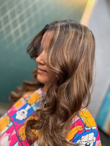 Golden hour hair. These warm, honey-blonde highlights on a brown base are designed to catch the light and give your hair an incredible shine and dimension.