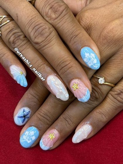 Inspired by a beach vacation, this set features 3D sculpted starfish and shell textures. The mix of ocean blue and soft pink, along with hand-painted hibiscus flowers, creates a perfect tropical vibe.