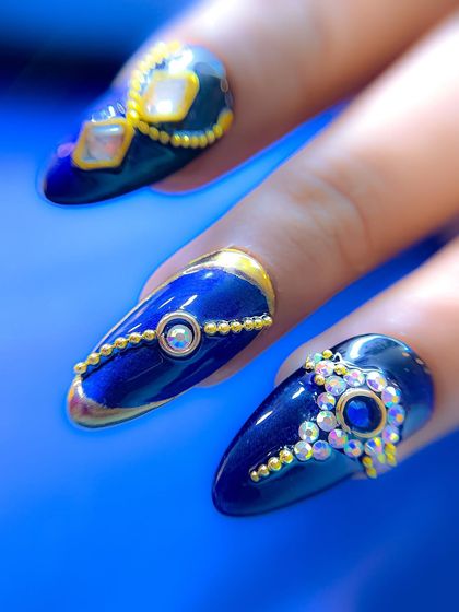 Celebrate with Style: Festive Nail Designs photo 17