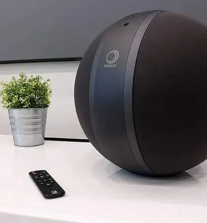This spherical speaker is a great example of how high-end audio can be a decorative object. Placed on a console, it delivers rich sound while its minimalist design adds a touch of modern sophistication to the room.