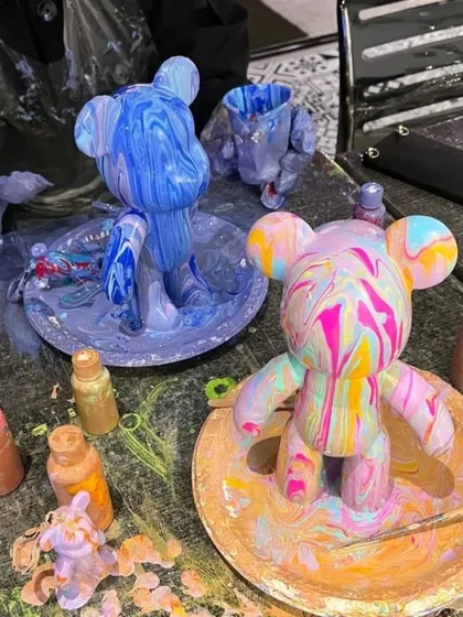 Here's a peek at a typical workstation during one of my pop-up events in Bangalore. You get your bear, your paints, and a tray to catch the wonderfully messy drips. It's all about having fun and not being afraid to get a little colorful.