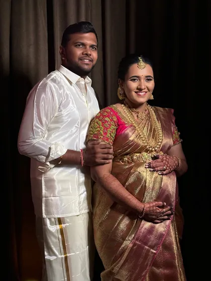 A beautiful portrait of the couple. The traditional jewellery adds a touch of grace to this special occasion.