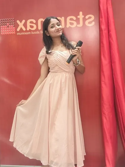 A shot from a fantastic event I hosted for Stanmax. Standing proud with the mic in hand, ready to create an interactive brand experience that connects with customers and drives engagement for retail brands.