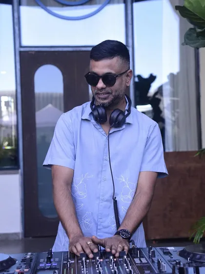 I also specialize in setting the mood for daytime events, like this Sunday brunch. I select the perfect blend of retro classics and smooth house tracks to complement a relaxed, social atmosphere.