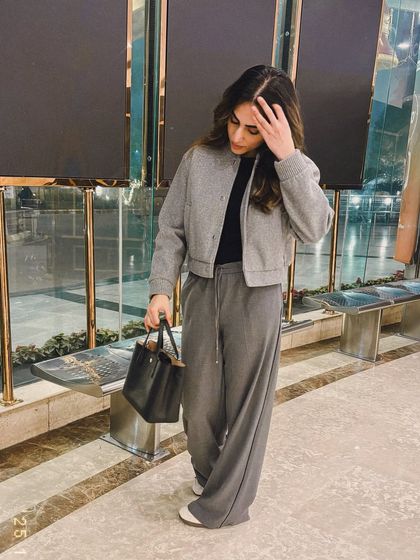 Another shot of my grey monochrome winter outfit. The black top and bag provide a nice contrast.