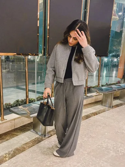 Another shot of my grey monochrome winter outfit. The black top and bag provide a nice contrast.