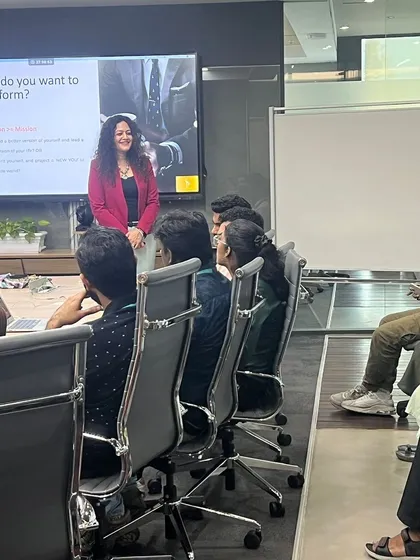 A smiling moment during a training session. I believe that learning should be an enjoyable and positive experience, and I strive to bring energy and warmth to every workshop I lead.