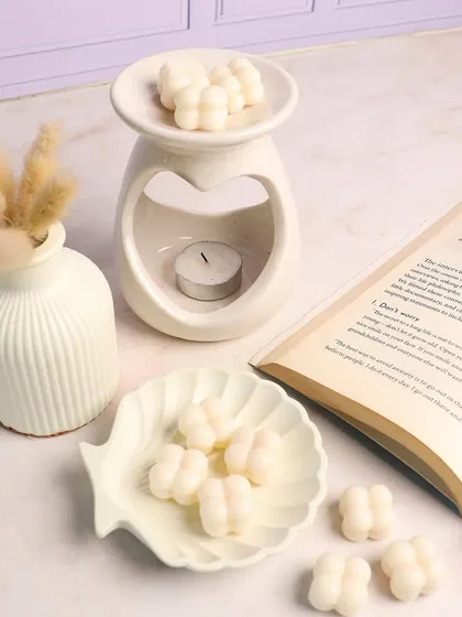 Bubble melts anyone? We saw how much you love our bubble candles, so we made them in wax melt form too.
