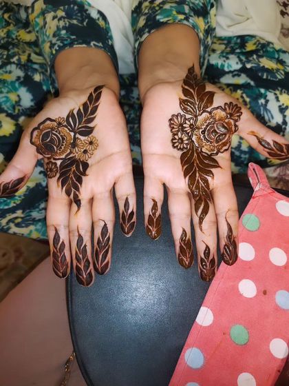 Hajira Mehendi Artist - Mehndi Artist Services Modern & Minimalist Designs photo 10