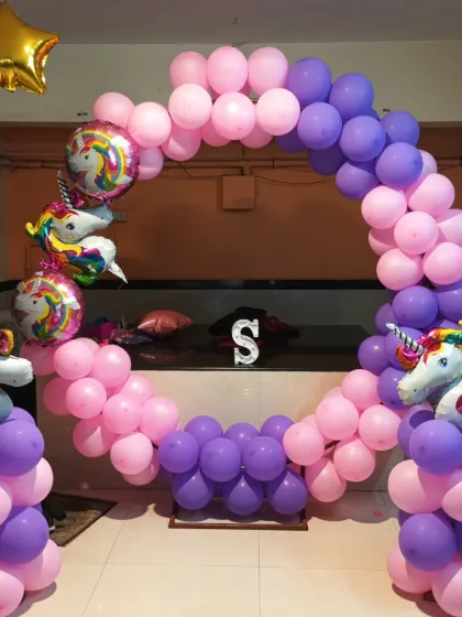 The Unicorn theme balloon ring before the name banner was added.