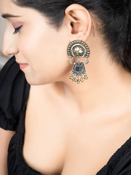 VikyyClicks - Commercial & Fashion Photography Jewellery & Accessories photo 3