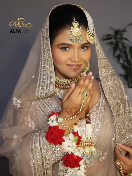 A graceful pose showing the bride's 'adaab'. The makeup is perfectly set to look fresh and radiant throughout the event.