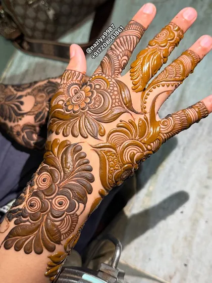 A close-up of the palm, showcasing the intricate details and shading within the floral and paisley elements of this Gulf-inspired design.