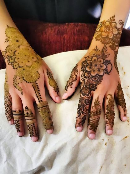 Hajira Mehendi Artist - Mehndi Artist Services Modern & Minimalist Designs photo 58