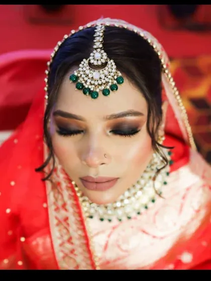 A direct look at this stunning bridal makeup. The focus is on the eyes, with a heavy smokey effect that is blended upwards to create a lifted appearance. I always make sure the foundation provides a smooth, porcelain-like finish for that flawless bridal look.