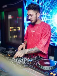 DJ for Nightclubs & Lounges