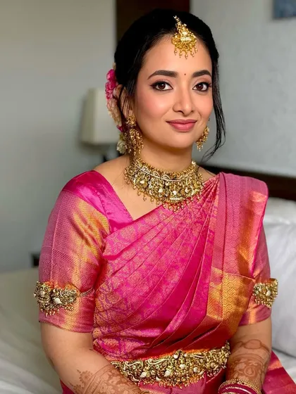 She’s a South Indian dream. This portrait captures the soft glam makeup, with shimmery pink eyes and a flawless base, perfect for a modern bride.
