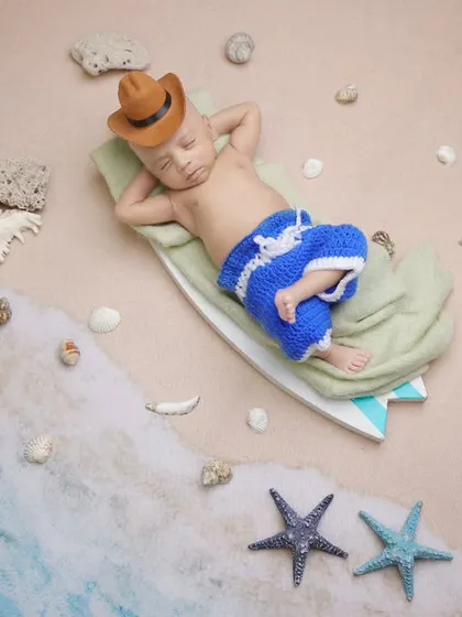 A day at the beach without leaving the studio. This fun and creative beach theme shows our ability to build imaginative worlds for your little one, complete with a tiny surfboard, seashells, and waves.