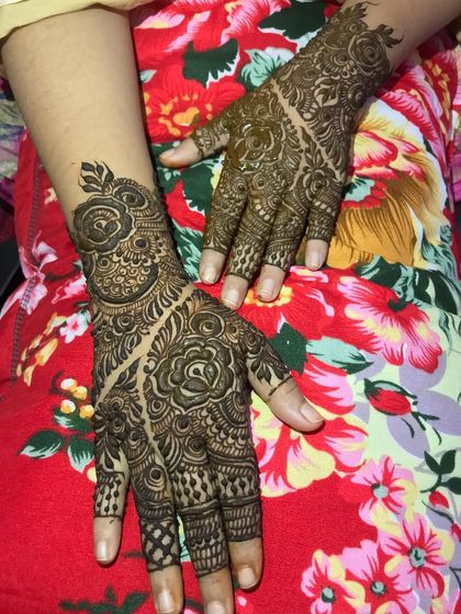 Bridal & Engagement Mehendi photo 17