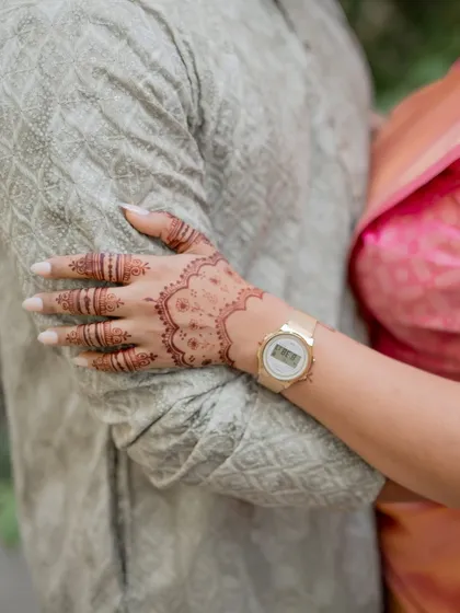Another lovely shot of the engagement mehendi. The design is subtle enough to complement the bride-to-be's outfit without overpowering it.