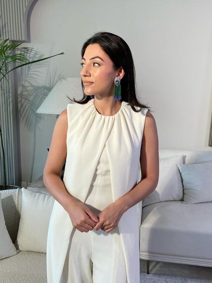 Another example of chic, minimalistic glam. A clean base, groomed brows, and a neutral lip are all you need for an effortlessly polished look.