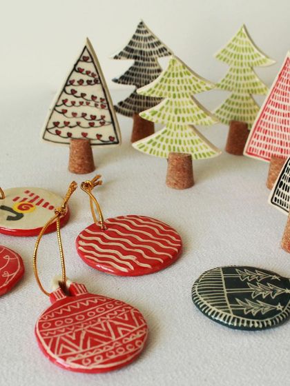 My ceramic Christmas trees with cork bases alongside some of my flat disc ornaments. These little trees are great for decorating a desk or mantelpiece.