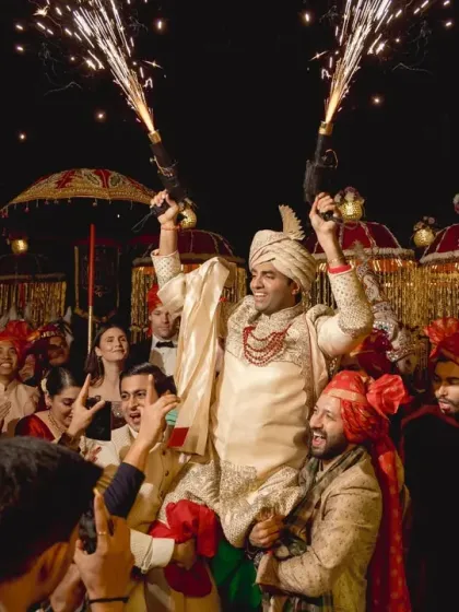The energy of the baraat is infectious, with the groom celebrating with his friends and family, complete with cold pyro guns for that extra flair.