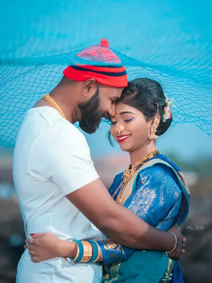 Celebrating your roots with a unique Agri-Koli themed shoot. I use props like fishing nets and traditional attire to create beautiful, culturally rich portraits that tell the story of your heritage by the sea.