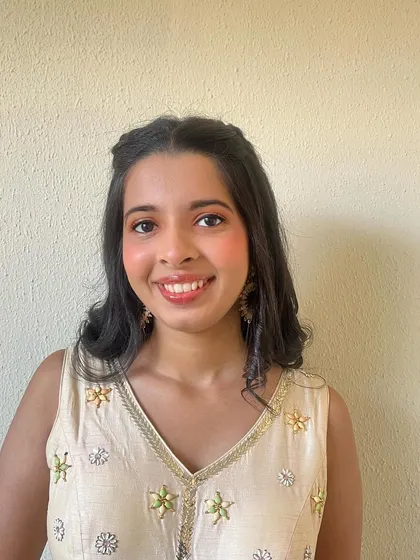This look is perfect for a radiant day function. I created sparkling eyes with a natural base and finished with glossy lips for an elegant and fresh appearance.
