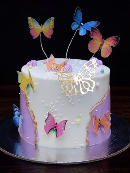 Amritha - Custom Celebration Cakes Floral & Buttercream Artistry photo 25