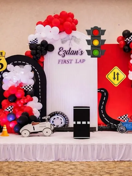 I bring high-speed fun with detailed racing themes. This "First Lap" setup features a custom track, road signs like Route 66, a traffic light, and of course, cool race cars for a picture-perfect party.