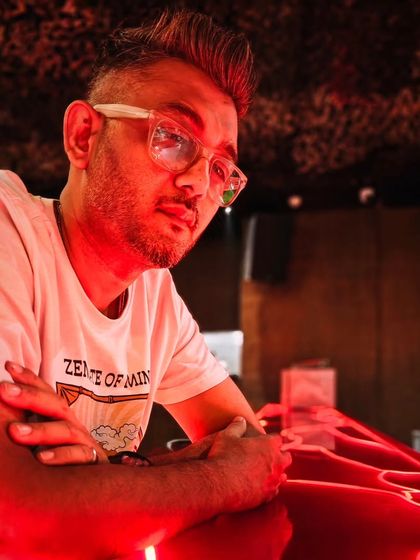 The Artist: Behind The Music photo 7