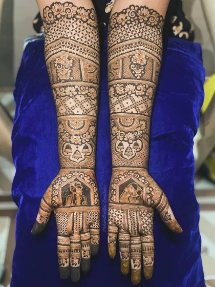 This intricate bridal mehendi includes portraits of the couple exchanging garlands. It's a beautiful way to incorporate the rituals and traditions of your wedding into your henna design.