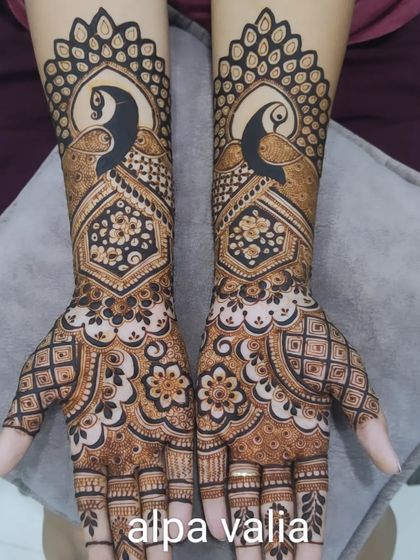 Elaborate Bridal Mehendi (Hands & Arms) photo 26