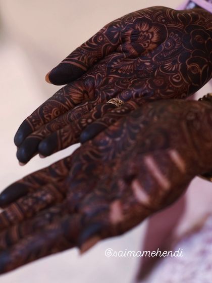 A simple and elegant design for the groom, showing a beautiful dark stain that is subtle yet significant.