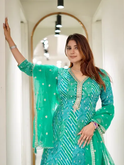 A closer look at the details of this gorgeous green Anarkali.